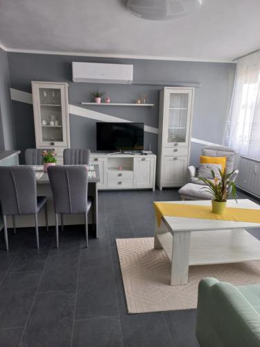 Krisztina Apartman - Apartment - Salgótarján