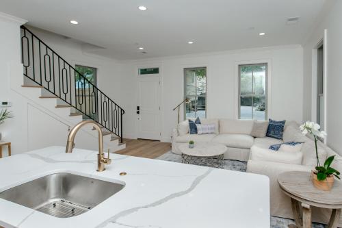 Guesthouse Charleston WEST 242 B and C - image 4