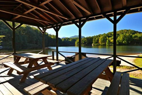 The Crows Nest in Lake Lure, USA