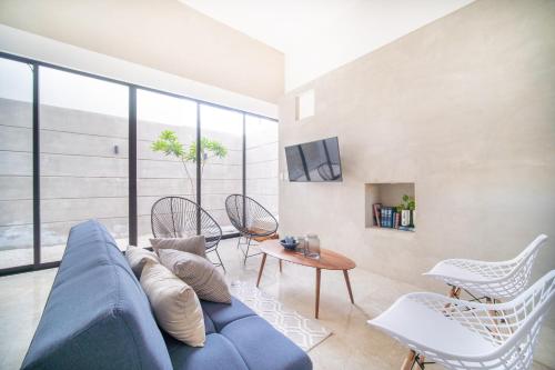 PENINSULA STAYS 5BR MODERN HOUSE with pool