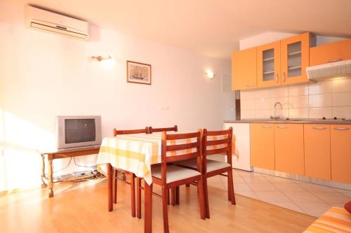 Apartment Kukljica 8478a