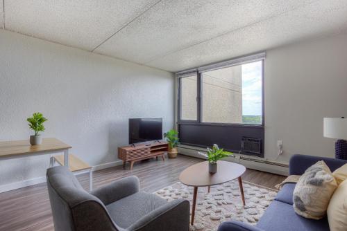 Frontdesk I City Club Apts Lafayette Park Detroit