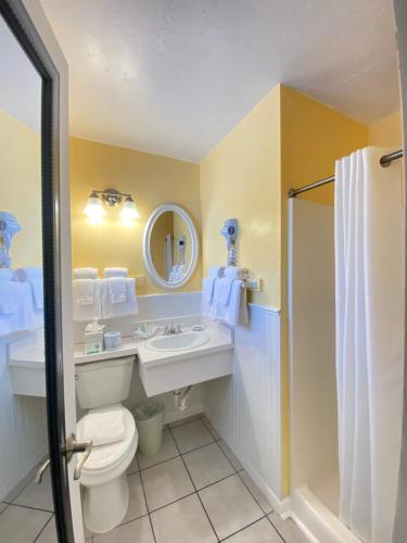 Double Room with Two Double Beds image 9