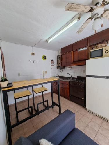 One-Bedroom Apartment image 1