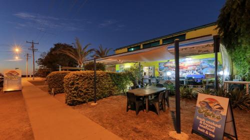 Restorāns, Ash's Holiday Units in Karumba