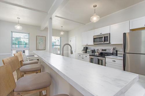 Frenchy's Cottages on East Shore 482 - Luxury Boutique Coastal Accommodation home - image 8