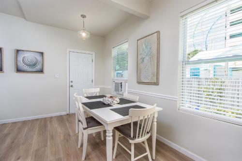 Frenchy's Cottages on East Shore 482 - Luxury Boutique Coastal Accommodation home - image 9