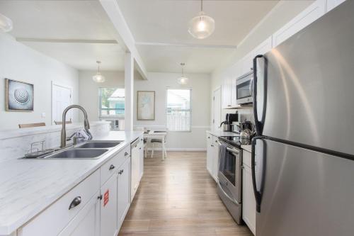 Frenchy's Cottages on East Shore 482 - Luxury Boutique Coastal Accommodation home - image 14