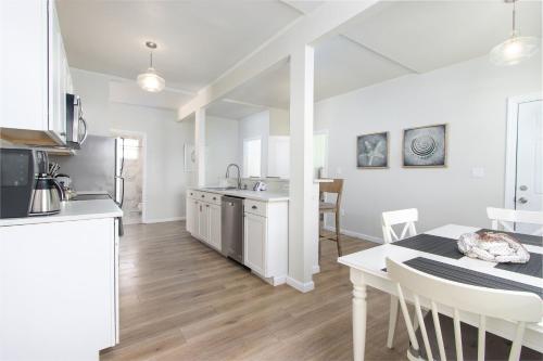 Frenchy's Cottages on East Shore 482 - Luxury Boutique Coastal Accommodation home - image 11