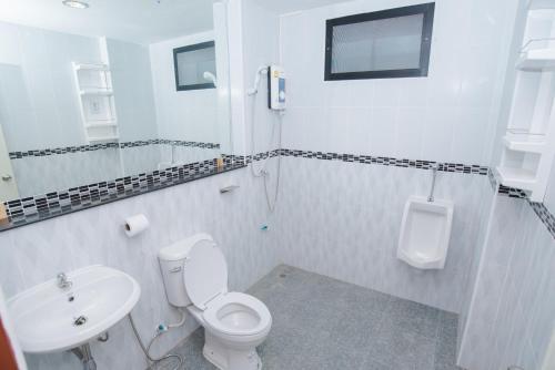 3 bedrooms, 7 beds