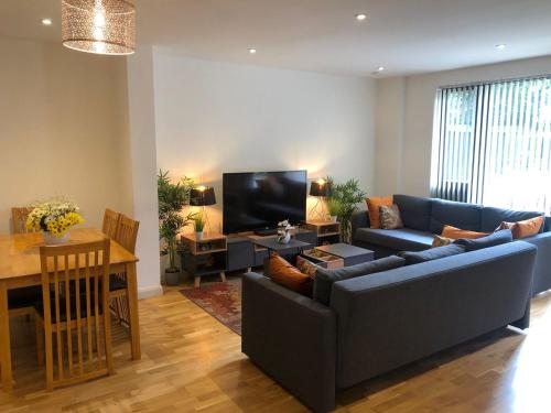 FW Haute Apartments at Queensbury - image 10