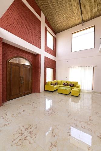 Anantara Farm with private pool close to Neemrana
