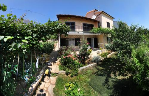 One-Bedroom Apartment with Terrace and Garden View