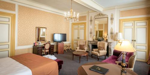 Junior Suite (2 Adults) image 5