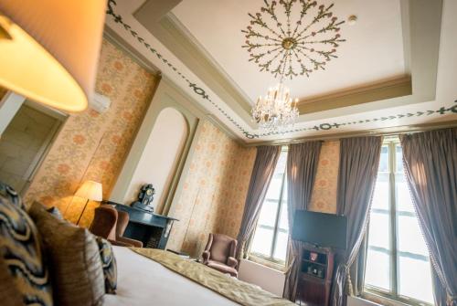 Junior Suite (2 Adults) image 8