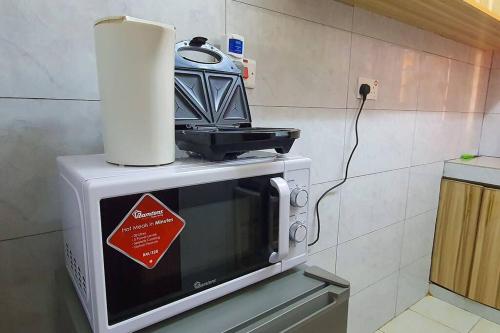 lovely 1-Bedroom condo with free parking on premises