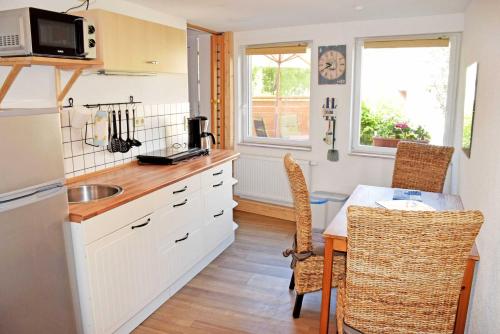 Ferienhaus zum Hafen in Altefaehr 57m von Altefähr entfernt