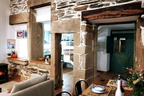 A CASA DO TRAGALUZ casa rural con restauración de diseño en Lugo gîte à louer Otero de Rey