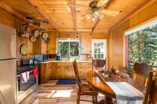 Hawks Haven - Updated Classic Cabin - image 7