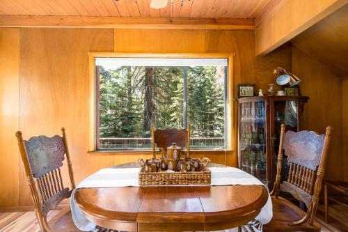 Hawks Haven - Updated Classic Cabin - image 12