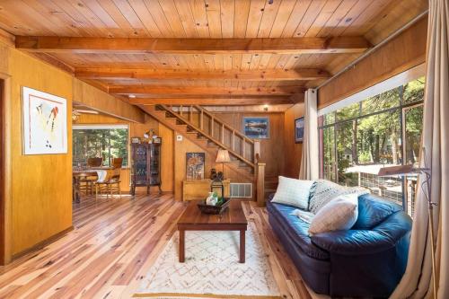 Hawks Haven - Updated Classic Cabin - image 11