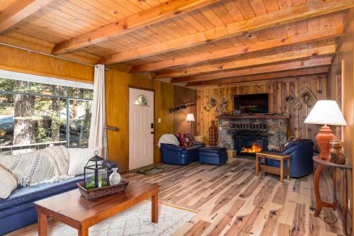 Hawks Haven - Updated Classic Cabin - image 14