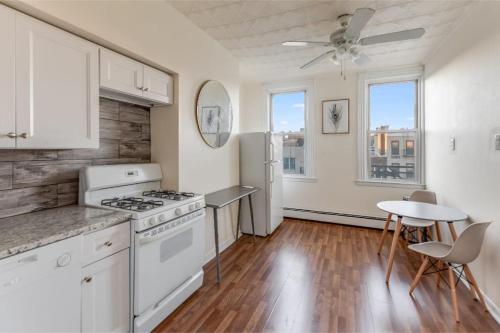 Urban 1BR In A Top Location 15min To NYC - image 3