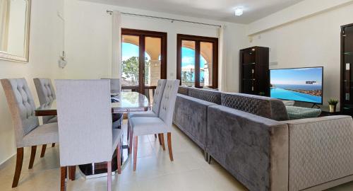 Apartment BL02 - ground floor, south-facing garden, Aphrodite Hills Resort