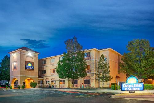 Days Inn & Suites by Wyndham Airport Albuquerque