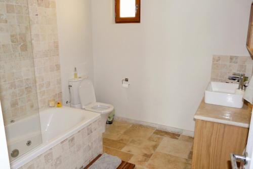 Beautiful 4 bedroom villa with large pool and Garden gîte à louer Golf Country Club Saint-Donat