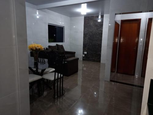 Casa com churrasqueira privativa e piscinas aquecidas