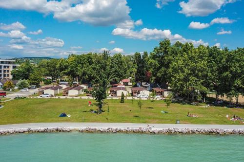 View, Happy Camp mobile homes in BalatonTourist Fured Camping & Bungalows in Balatonfured