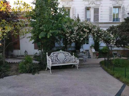 Сад, Appart luxueux 3+1 pcs avec jardin à 3 km de Paris (Appart luxueux 3+1 pcs avec jardin a 3 km de Paris) in Севр