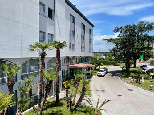 Зовнішній вигляд готелю, HOTEL QUADRIFOGLIO in Pomigliano D'Arco
