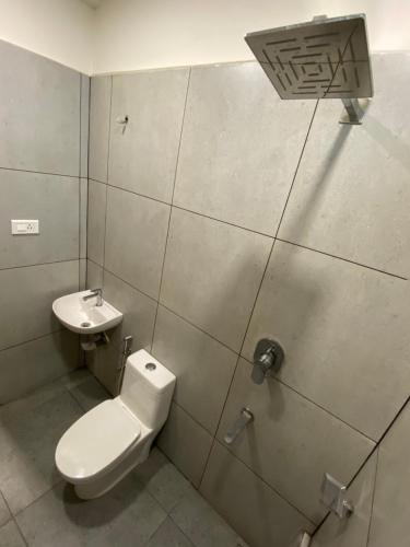 Bathroom, KARIPPALS INN in Kottayam
