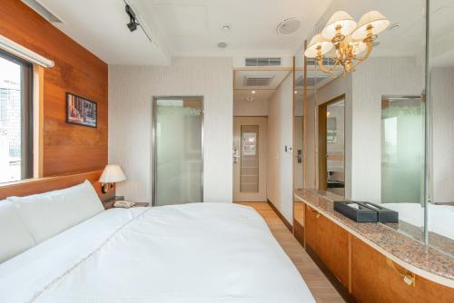 Double Room image 2
