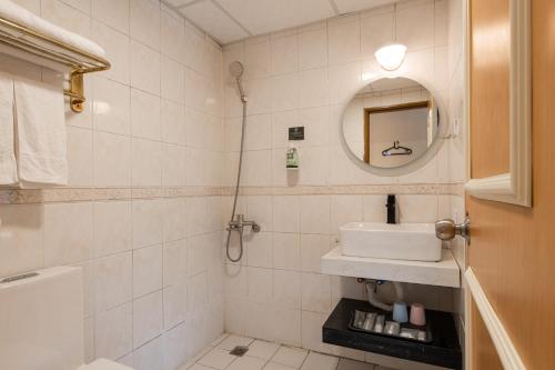 Standard Double Room image 2