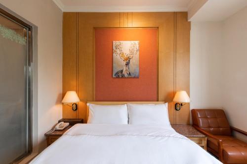 Standard Double Room image 4