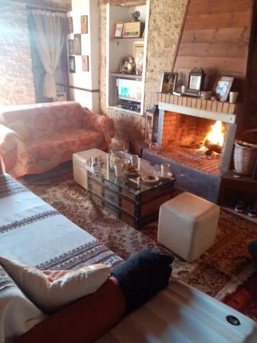 Traditional Guest House Kalavryta gîte à louer Dhrakovoúni