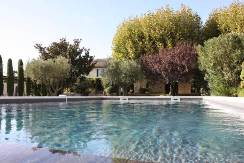 Mas de famille à la campagne gîte à louer Noves