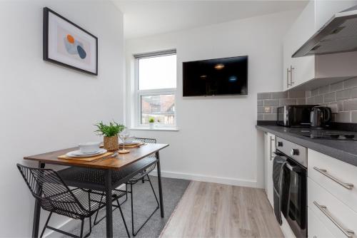 Charles Alexander Short Stay - Charnley House Apartments