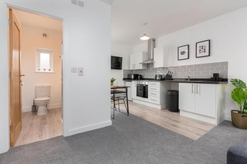 Charles Alexander Short Stay - Charnley House Apartments 5