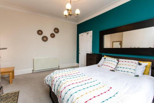 Saltwell Duplex Newcastle by Short Stays Away