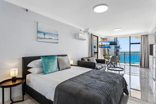 MadeComfy Surfers Paradise Studio with Ocean Views