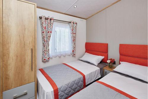 Carnaby 23 3 bedroom lodge with Hot tub
