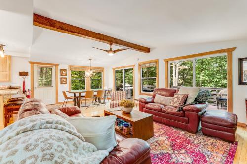 Bee & Bae Hideaway in Beech Mountain, USA