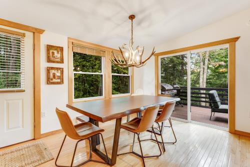 Bee & Bae Hideaway in Beech Mountain, USA