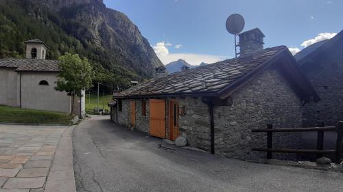  Maisonnette de montagne, Pension in Ollomont