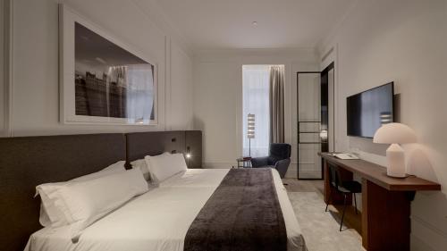 1 king bed, 2 twin beds