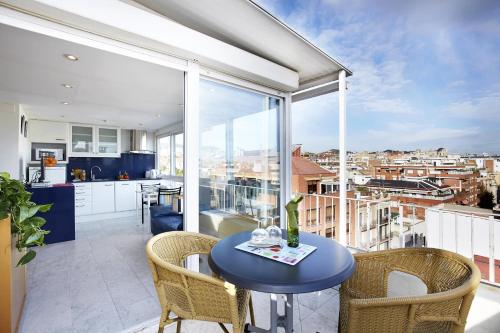 One-Bedroom Apartment image 2